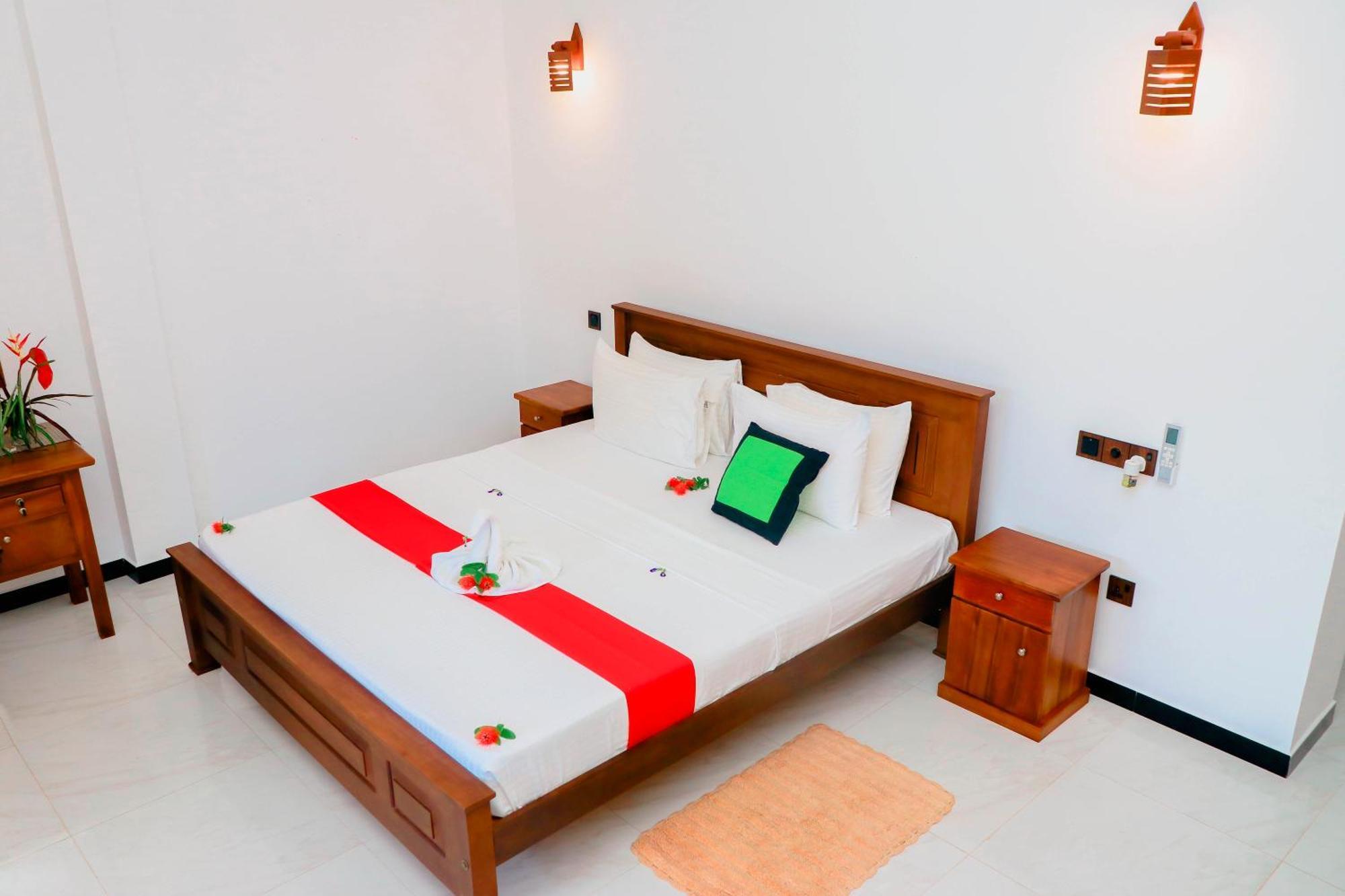 Dk Zur Einkehr Hotel Ahangama Dış mekan fotoğraf