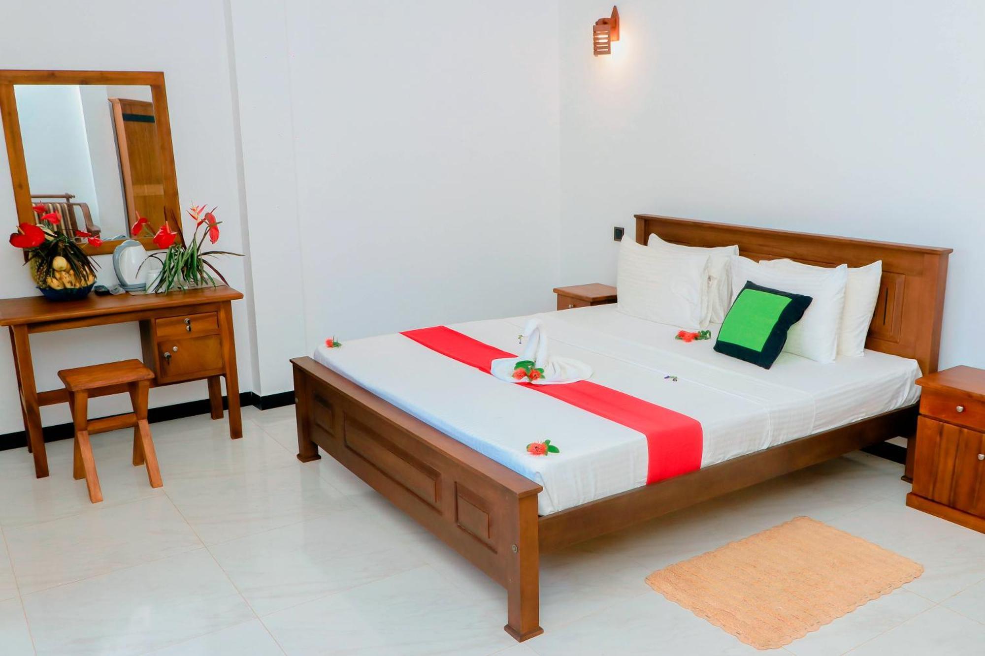 Dk Zur Einkehr Hotel Ahangama Dış mekan fotoğraf
